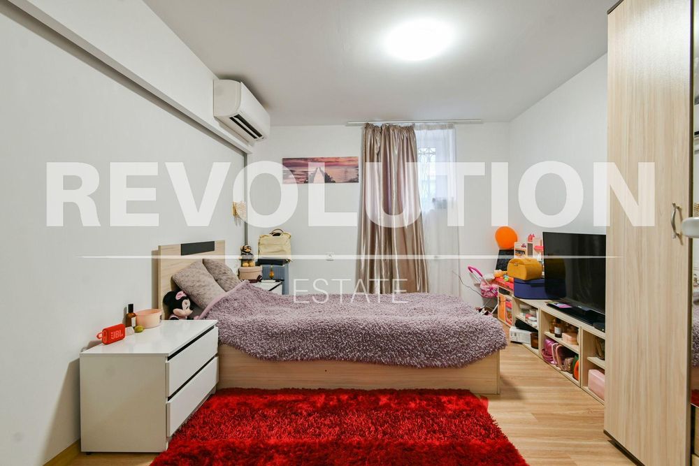 Продава се Тристаен апартамент в София, Център - 68 кв.м за 1125 €/кв.м - Снимка #2