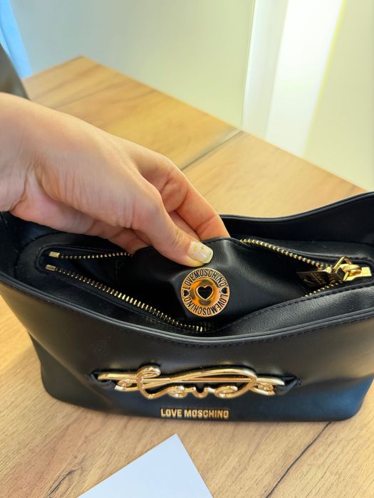 Малка черна чанта Love Moschino
