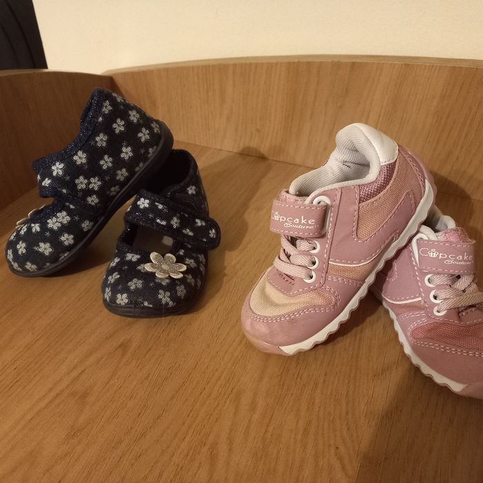 Vând 2 perechi pantofi fetite mar. 22