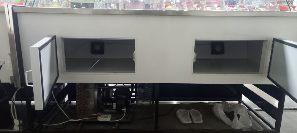 Kafe magazin uchun vetrina haladilnik