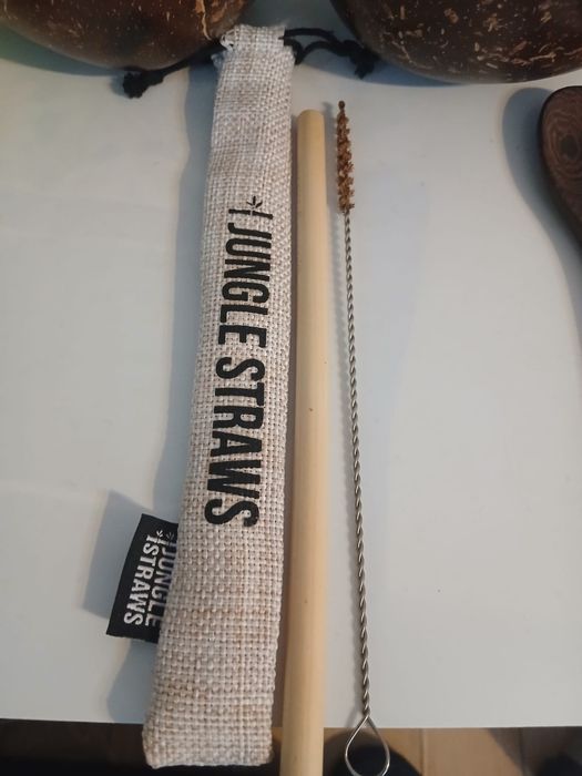 Set de două boluri,din nuci de cocos,nou.