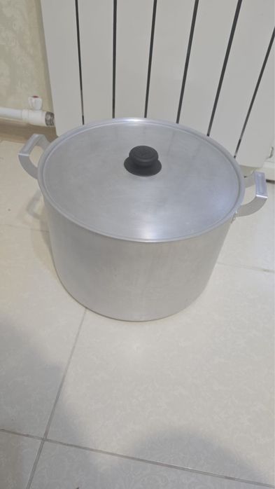 Продам большую кастрюлю