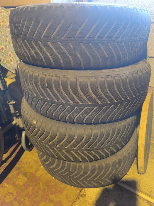 Продам резину 215/60 R17 всесезонка