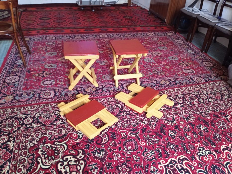 Раскладной табурет изготовлен вручную