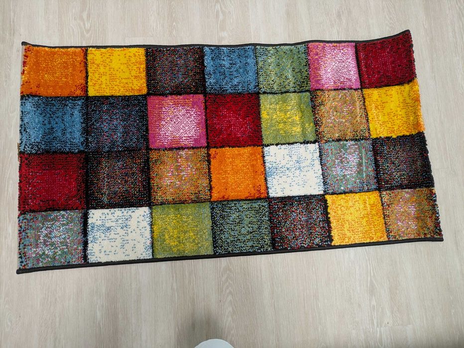Нов килим с квадратни фигури 110-60 см