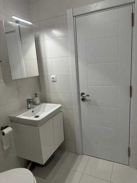 Дава се под наем Двустаен апартамент в Бургас, Славейков - 78 кв.м за 612 € - Снимка #5