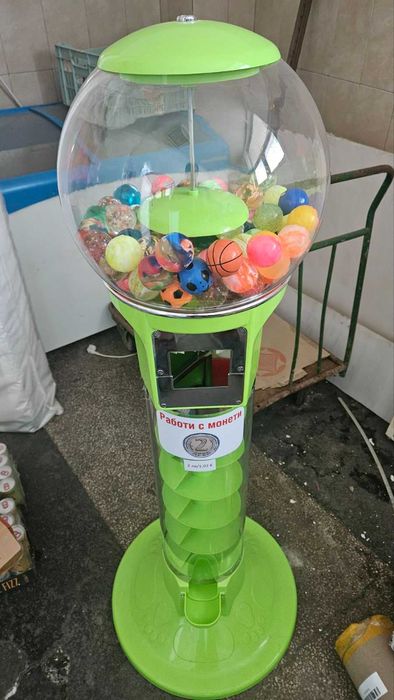 Вендинг машини, клатушка и машина за топчета