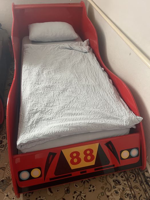 Машина кровать срочна продам