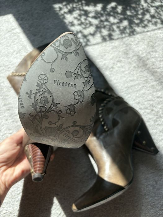 Продавам дамски боти