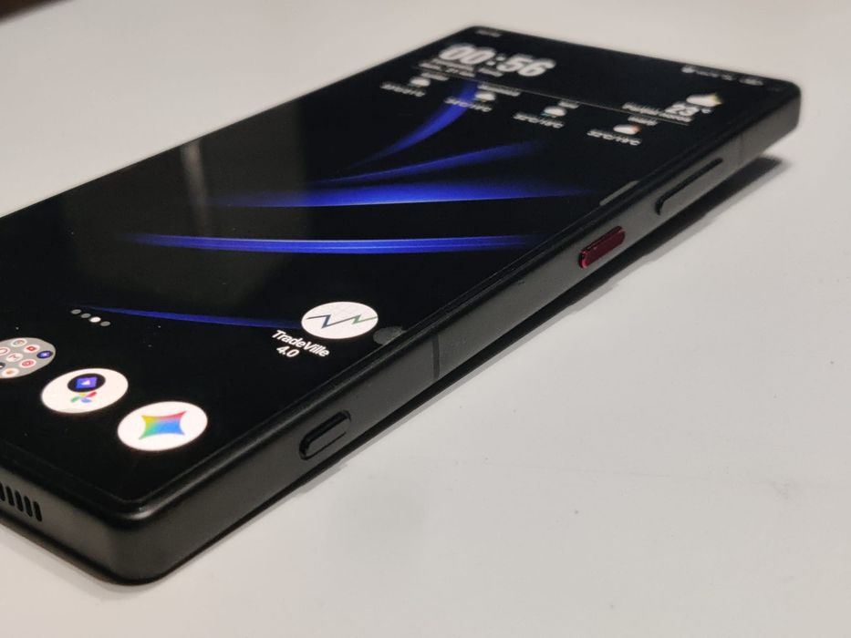 Telefon ZTE Nubia Z70 Ultra 24 gb ram, 1 T (1 terra) stocare, procesor snapdragon 8 elit