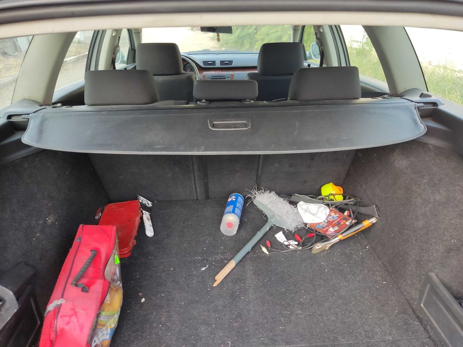 Продавам щора за багажник за Пасат Б6 комби