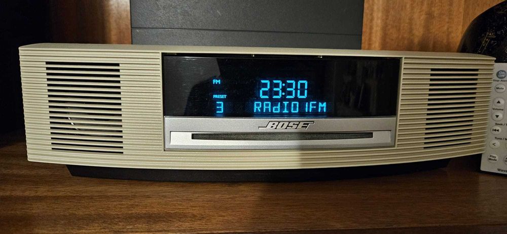 aparate radio ,boxe lemn 50 si 90 w ,pikap TESLA cuboxe 15w .