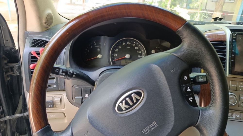 КиА карнивал срочна сотилади