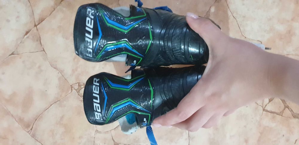 Хоккейные коньки