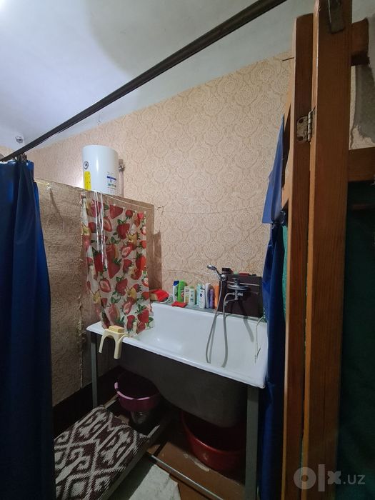Продается 2х комнатная квартира бывшая общага 2этаж в 2х этажах.узбуму