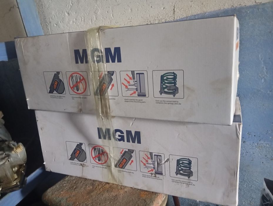 Камри 40  задние стойки