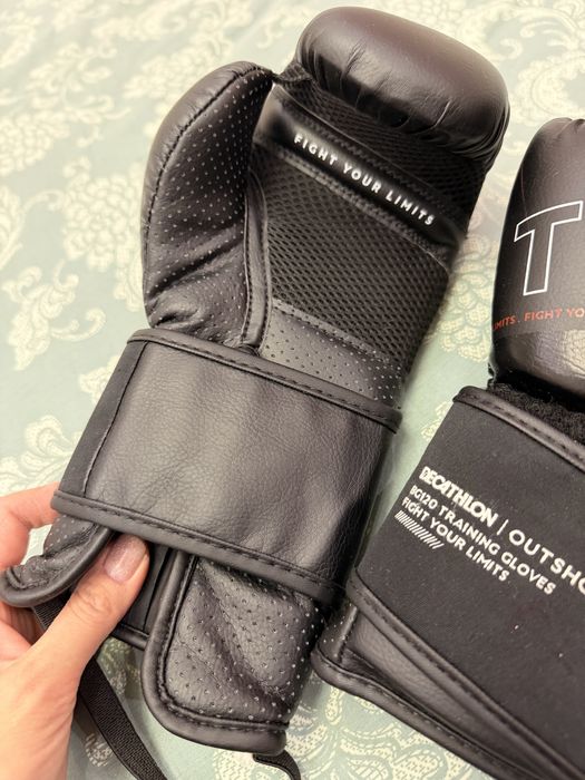 Продам перчатки боксерские