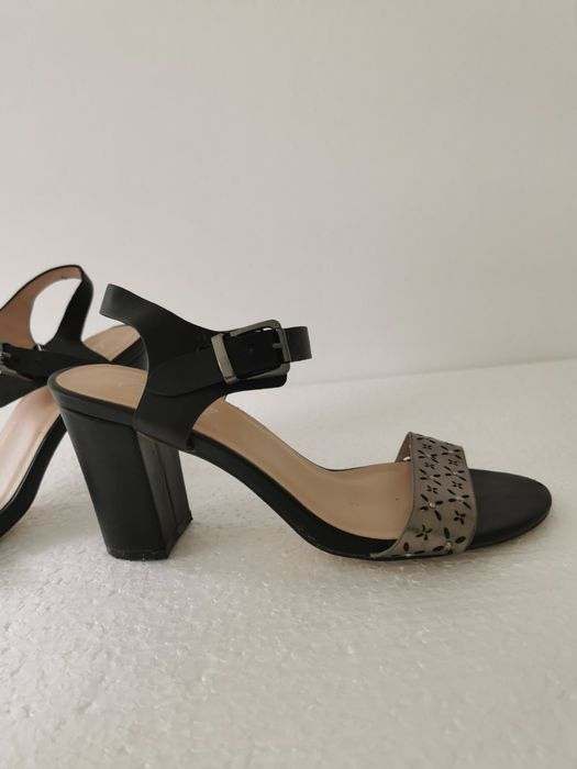 Летни сандали на ток