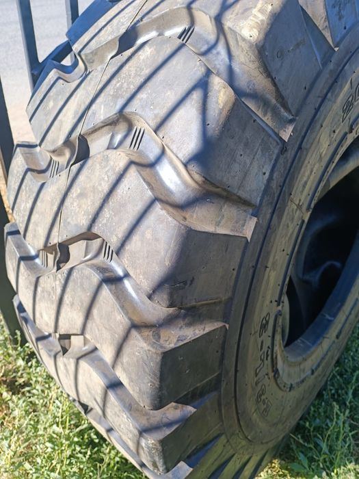 Продам покрышки спецтехника