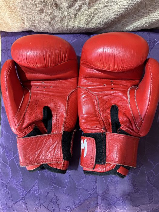 Продаю перчатки боксерские