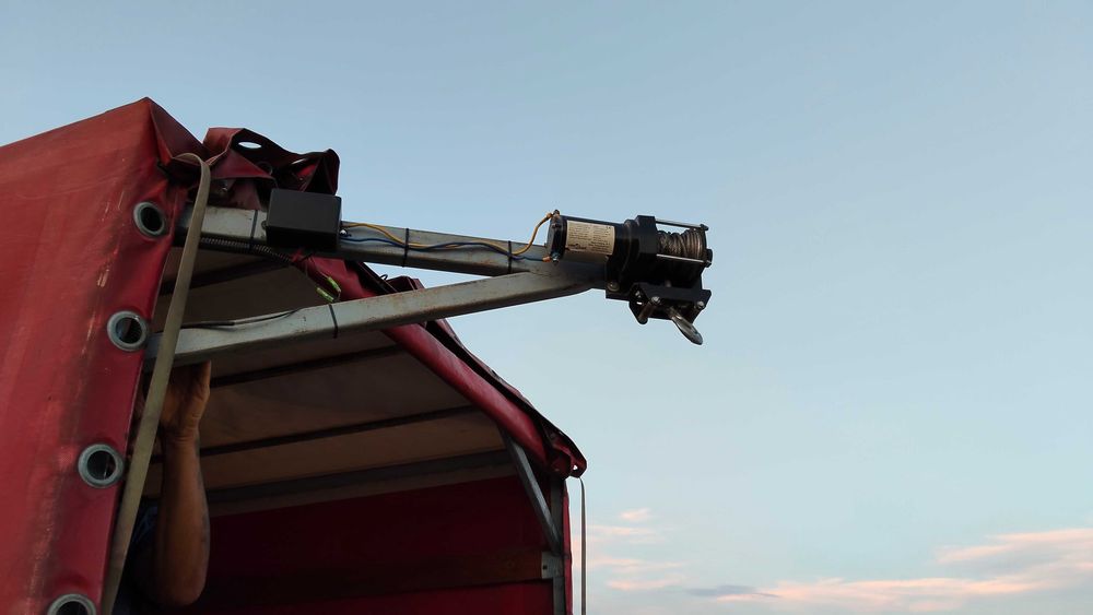 Camioneta - Autoutilitară Peugeot Boxer cu Prelată si Macara