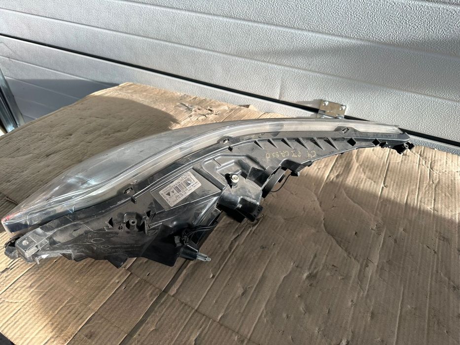 десен фар за citroen C4 Picaso