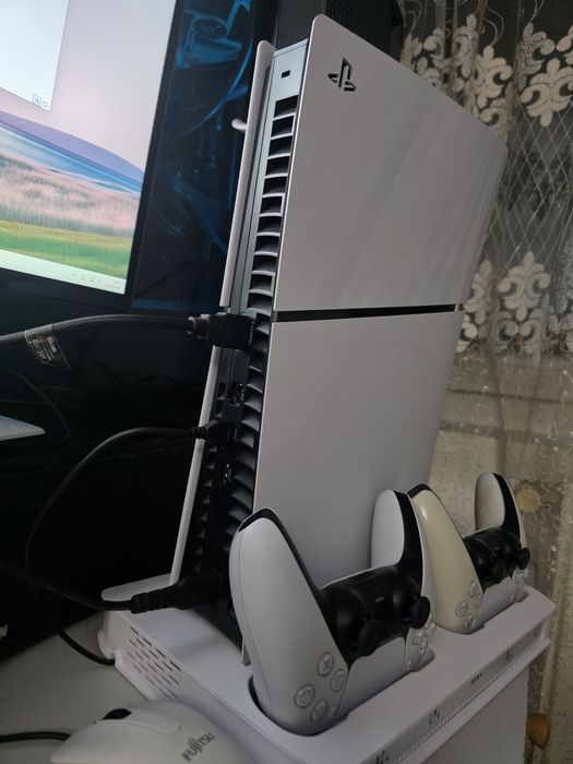 PlayStation 5 slim disk modat