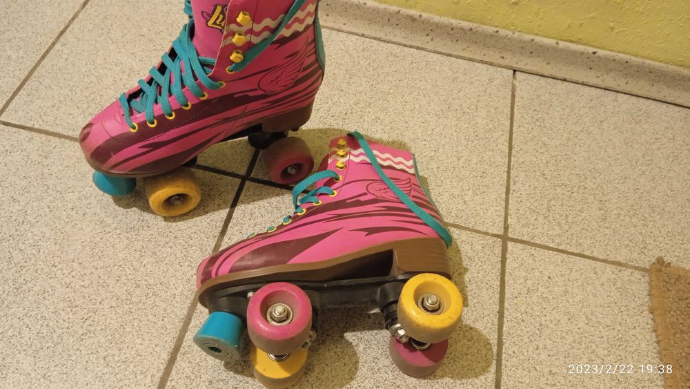 Продавам ролкови кънки Сой Луна 37 номер