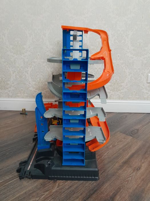 Трек HotWheels с акулой