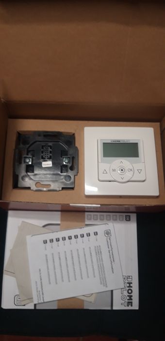 Homepilot Premium Timer Inteligent - Controler Wireless pentru Motor de Jaluzea, Telecomandabil, 80x80 mm, Alb, Pentru Control Jaluzele 10502001