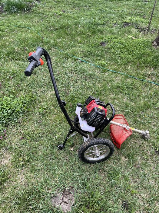 Motocoasa benzina cu roti