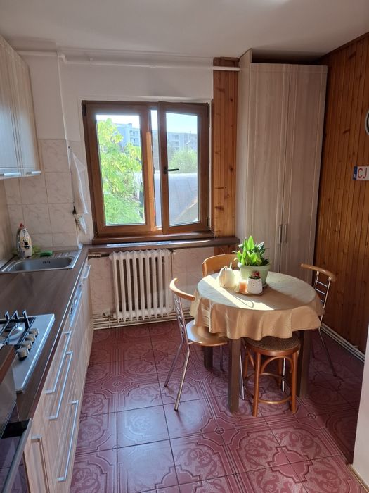 Inchiriez apartament