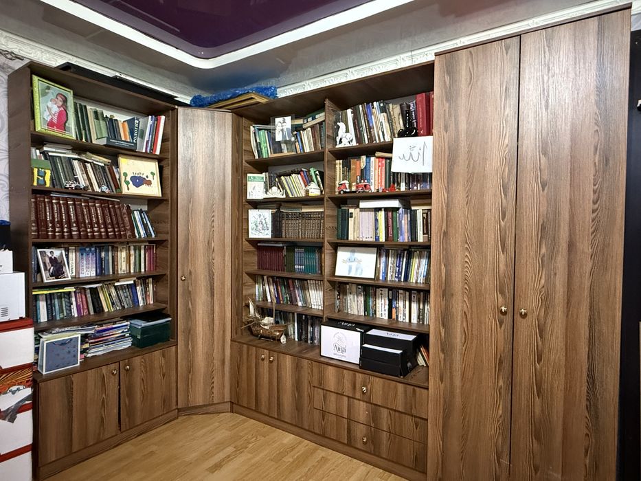 Продается книжная полка