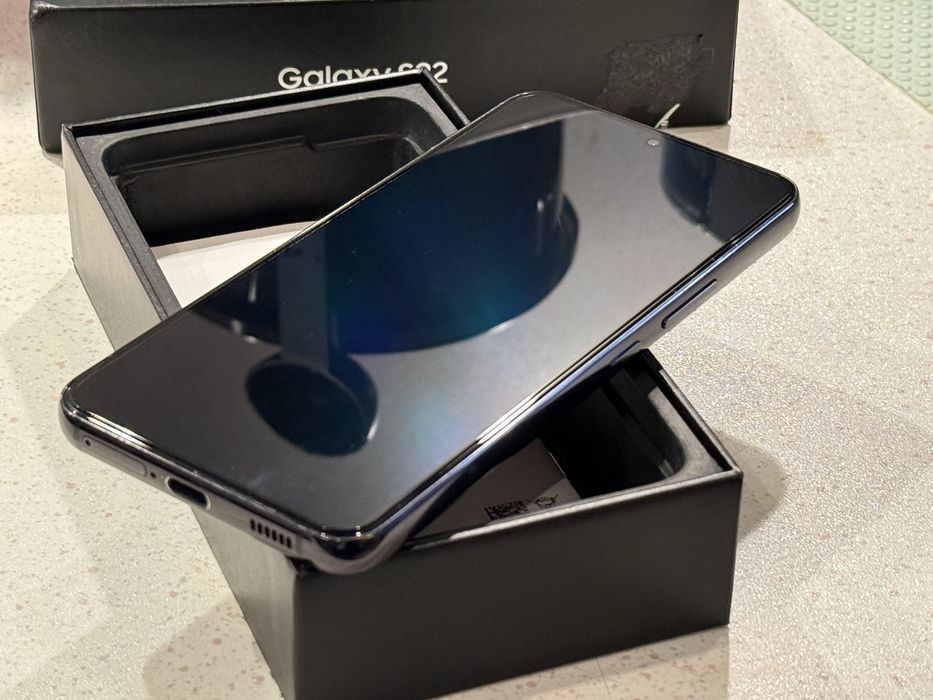 Samsung Galaxy S22 5G 128GB/8GB RAM Black - Перфектен.