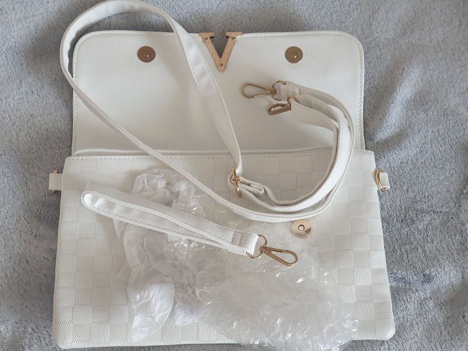 Бяла клъч чанта еко кожа нова