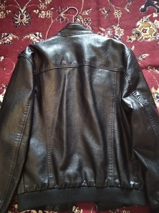 Продам модную кожаную куртку