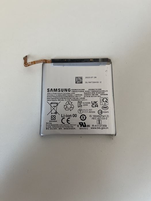 Продам батарею на samsung s23