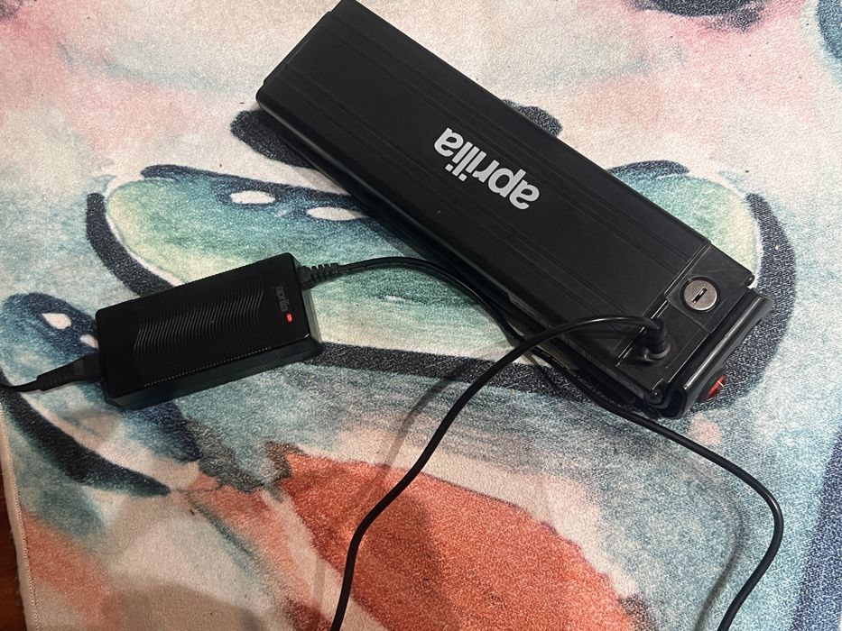 Vand trotineta electrica Aprilia sr1