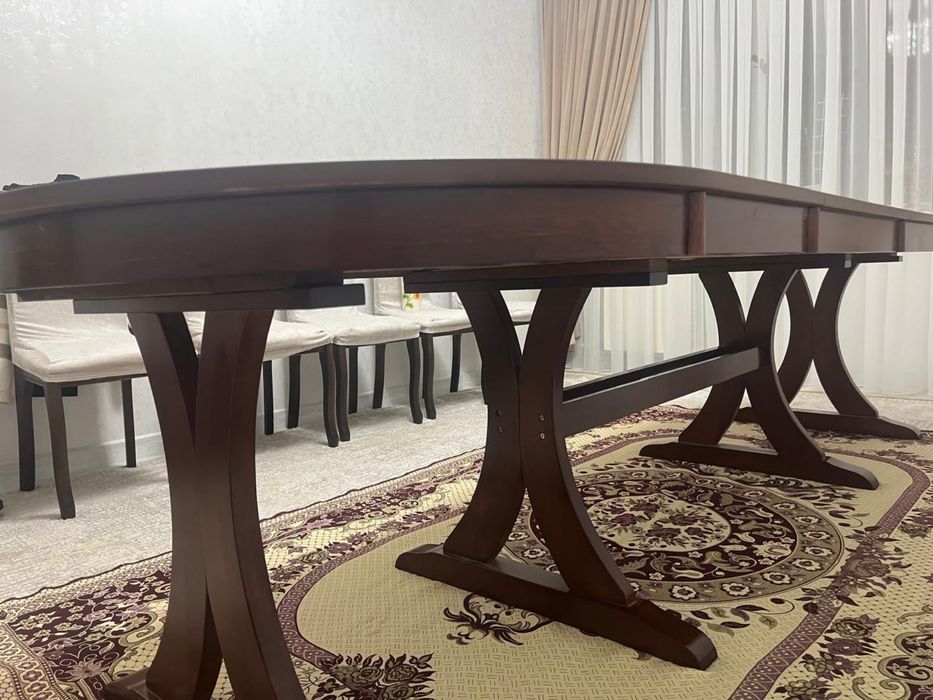 Продается деревянный стол