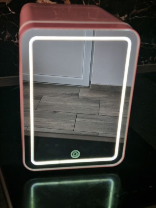 Mini frigider  cosmetice
