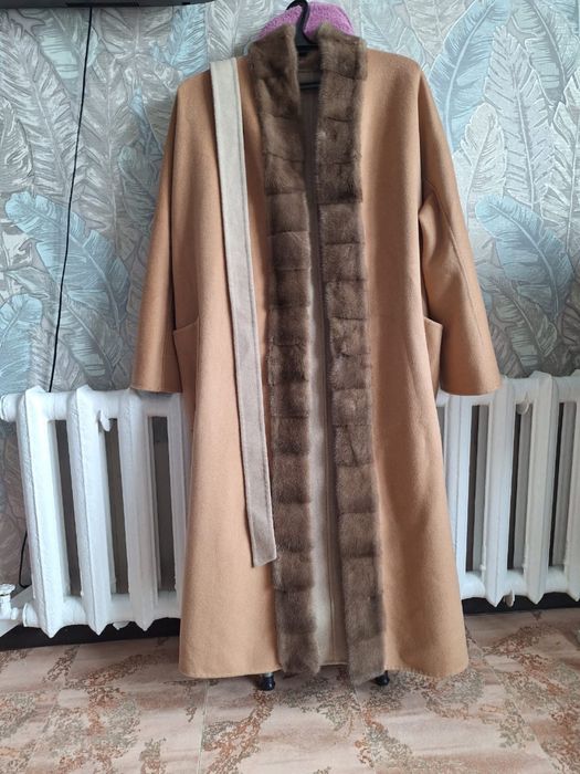 Поодам пальто новое