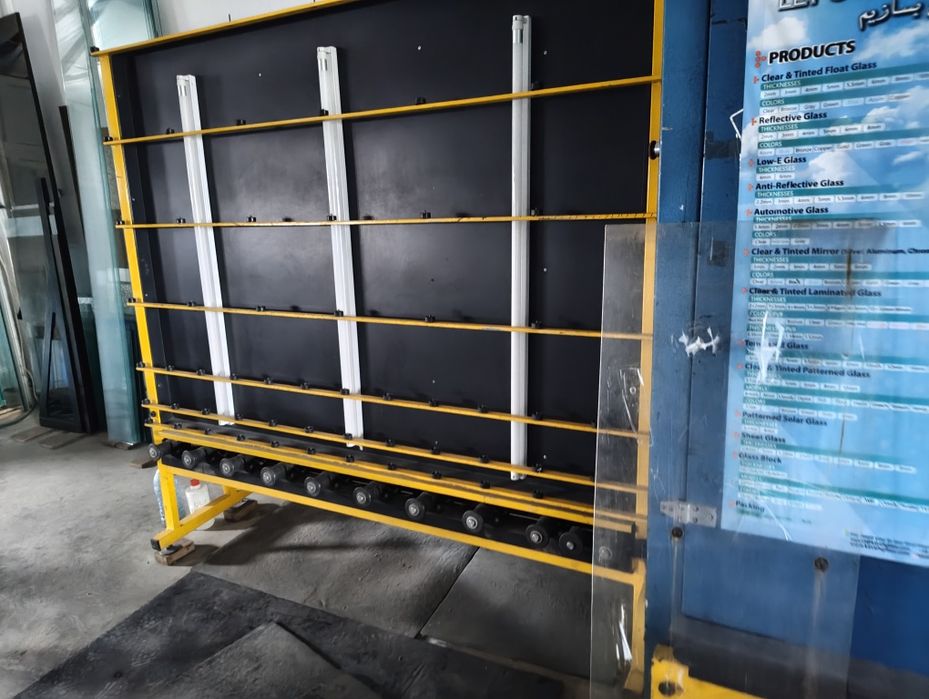 Vînd mașină spălat geamuri termopan  sticla 3200  euro negociabil