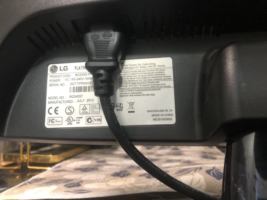 LG flatron w2243s b/u