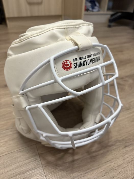 Продам защитный  шлем