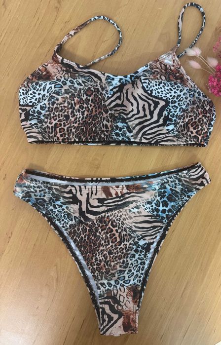 Бански  от две части в абстрактен принт