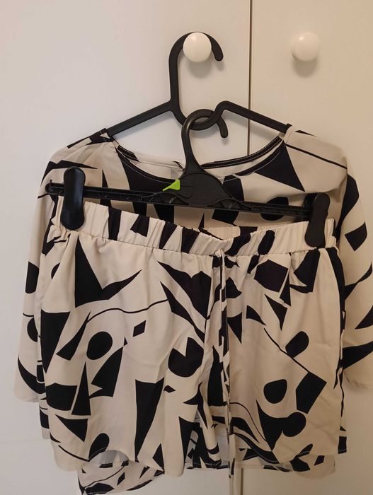 Costum dama de vară cu pantaloni scurți