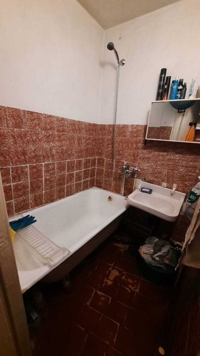 продам 4 ком квартиру срочно Р-он  УЮТ