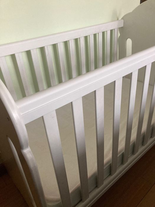 Продавам детско креватче