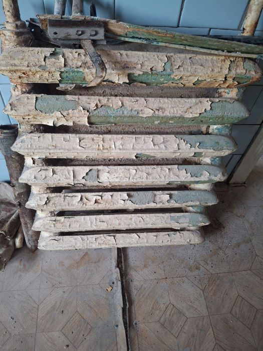 Продам чугунные батареи