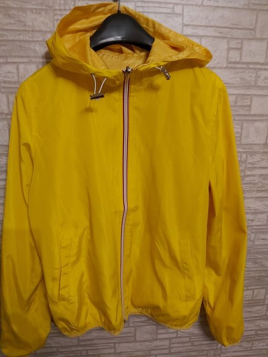 Жълта двулицева ветровка
